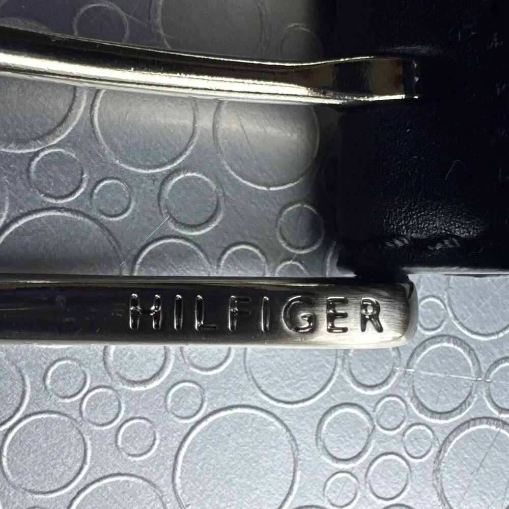 Tommy Hilfiger Mens Black Coated Leather Dress Belt Size 42 105 Vintage Preppy